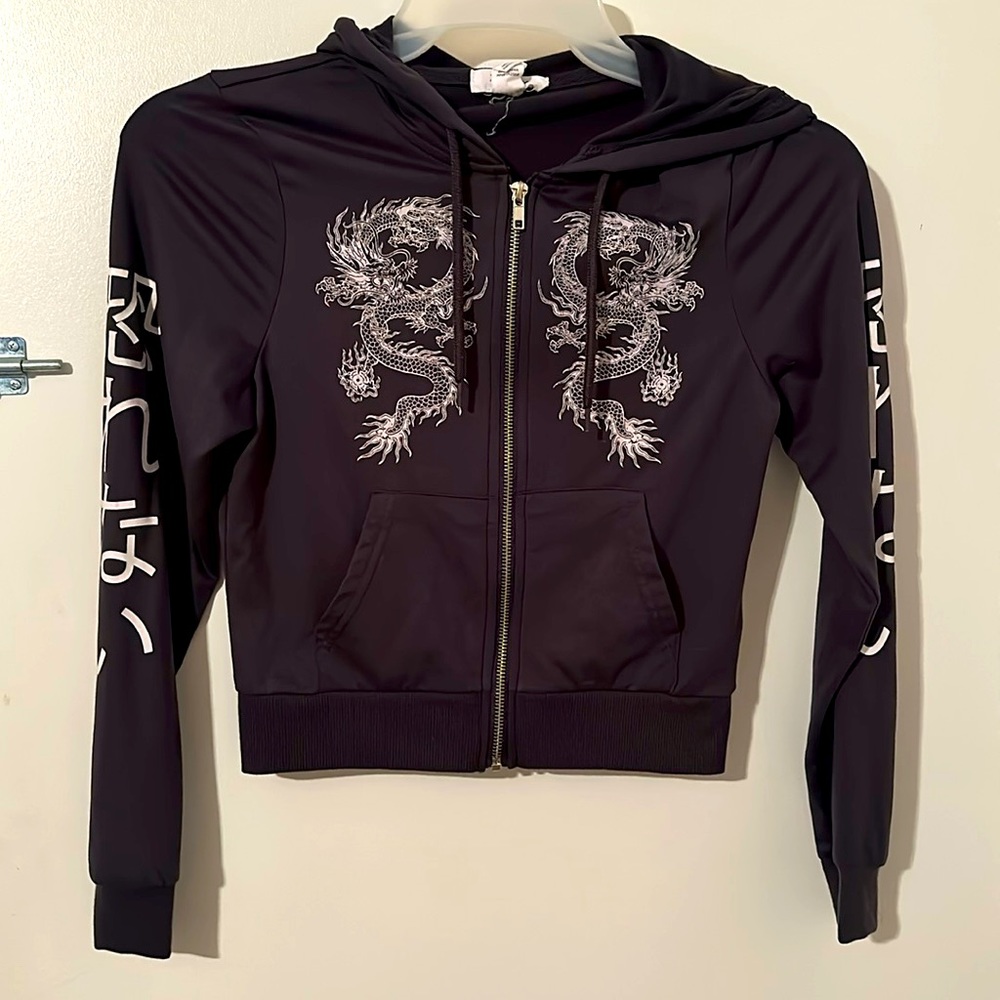 Dragon sweater super cute & soft